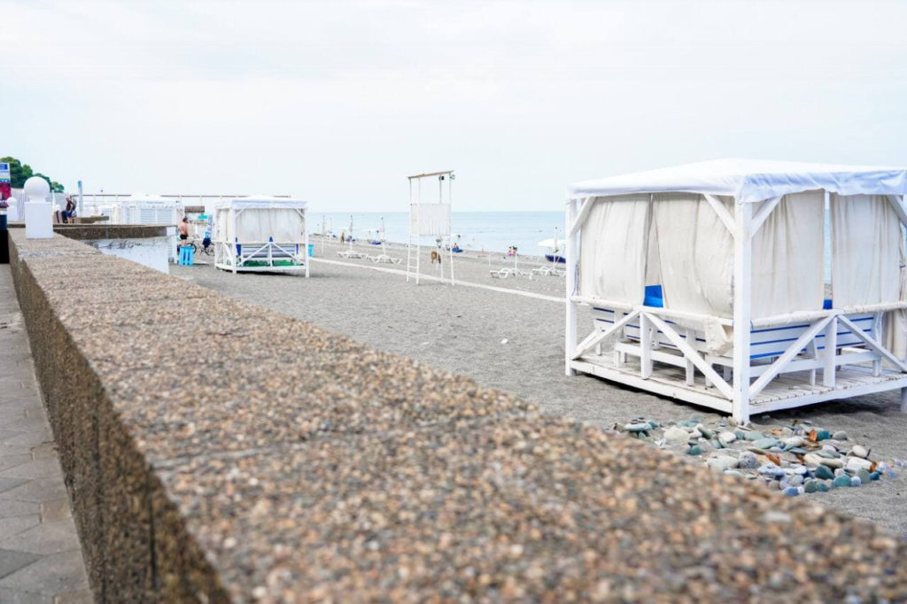 33 пляжа в Сочи получили сертификат о чистоте берега и прибрежных вод