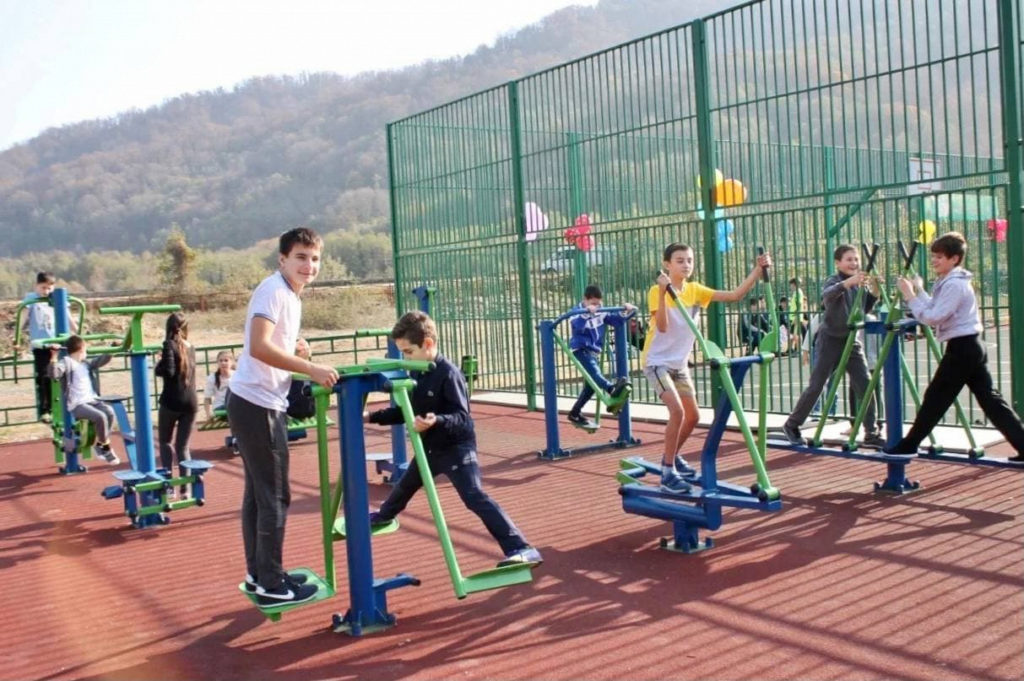 В Сочи обустроят более 60 детских и спортивных площадок