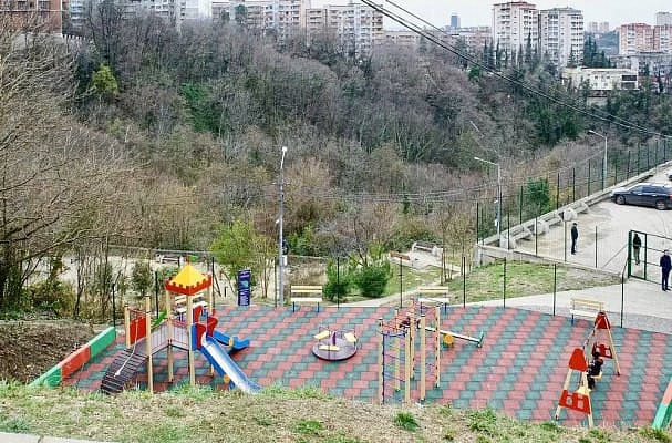 В Центральном районе Сочи обустроили более 30 детских и спортивных площадок