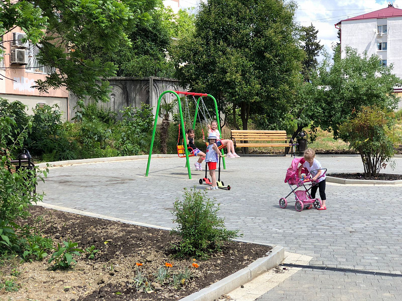 В Сочи построили новые детские площадки