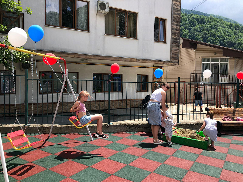 В Сочи построили новые детские площадки