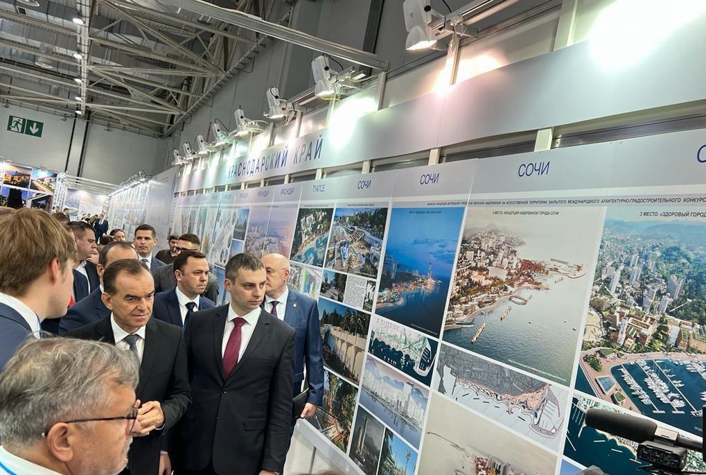 Глава региона Вениамин Кондратьев посетил экспозицию НИИ Перспективного градостроительства на Yugbuild 2023