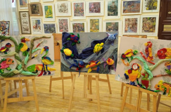 На выставке «Весенняя палитра» представлены работы юных художников Сочи