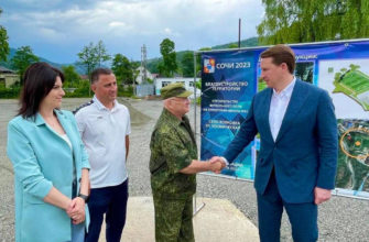 Мэр Сочи осмотрел спортивную инфраструктуру для развития футбола в Лазаревском районе