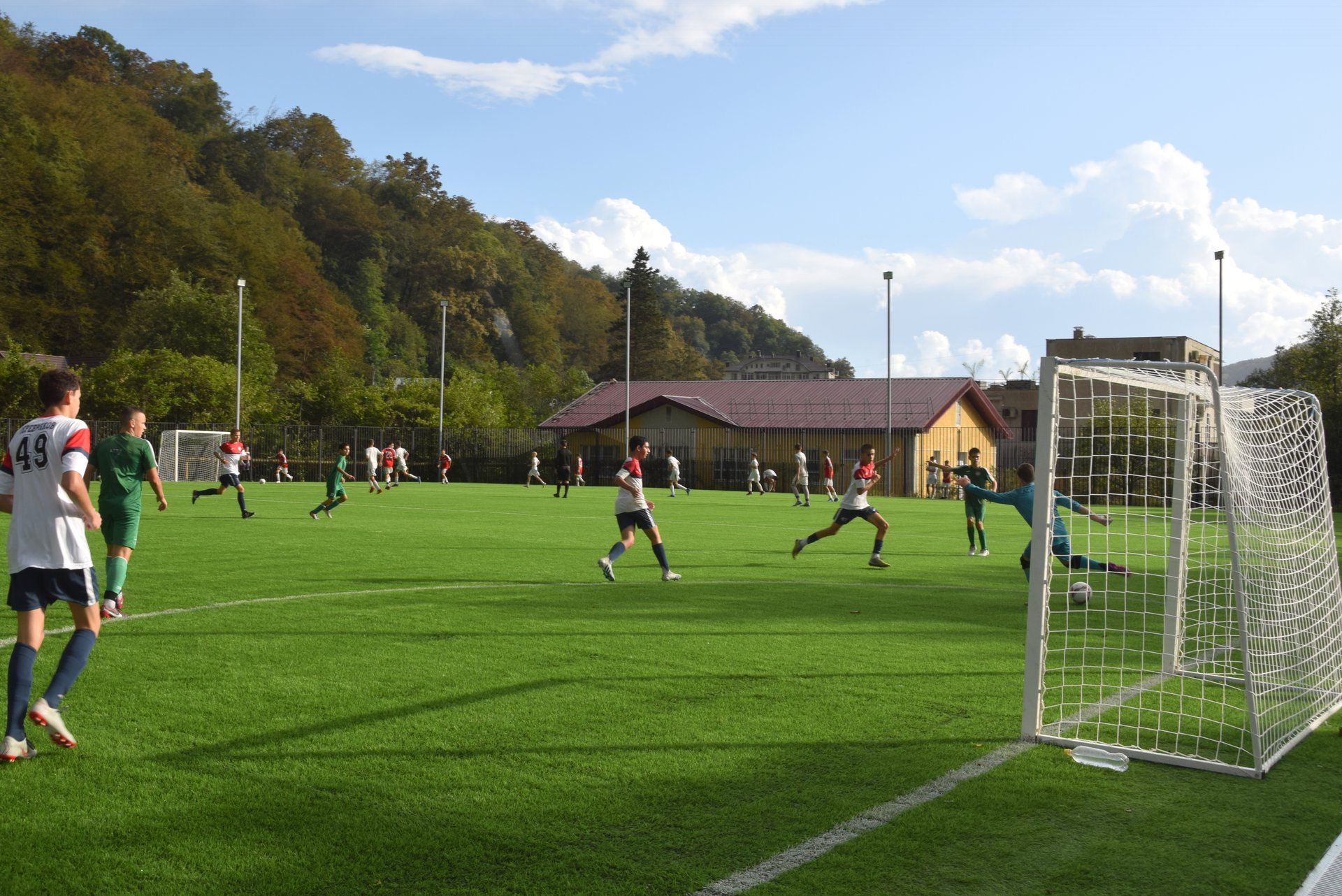 В Хостинском районе Сочи открыли новое футбольное поле