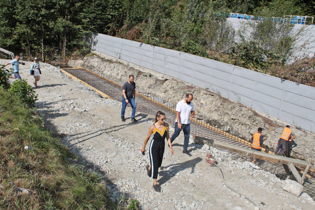 В горном кластере Сочи продолжается строительство нового пешеходного маршрута