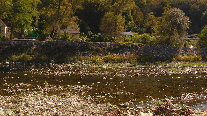 В Лазаревском районе Сочи расчистили русло реки Цусхвадж