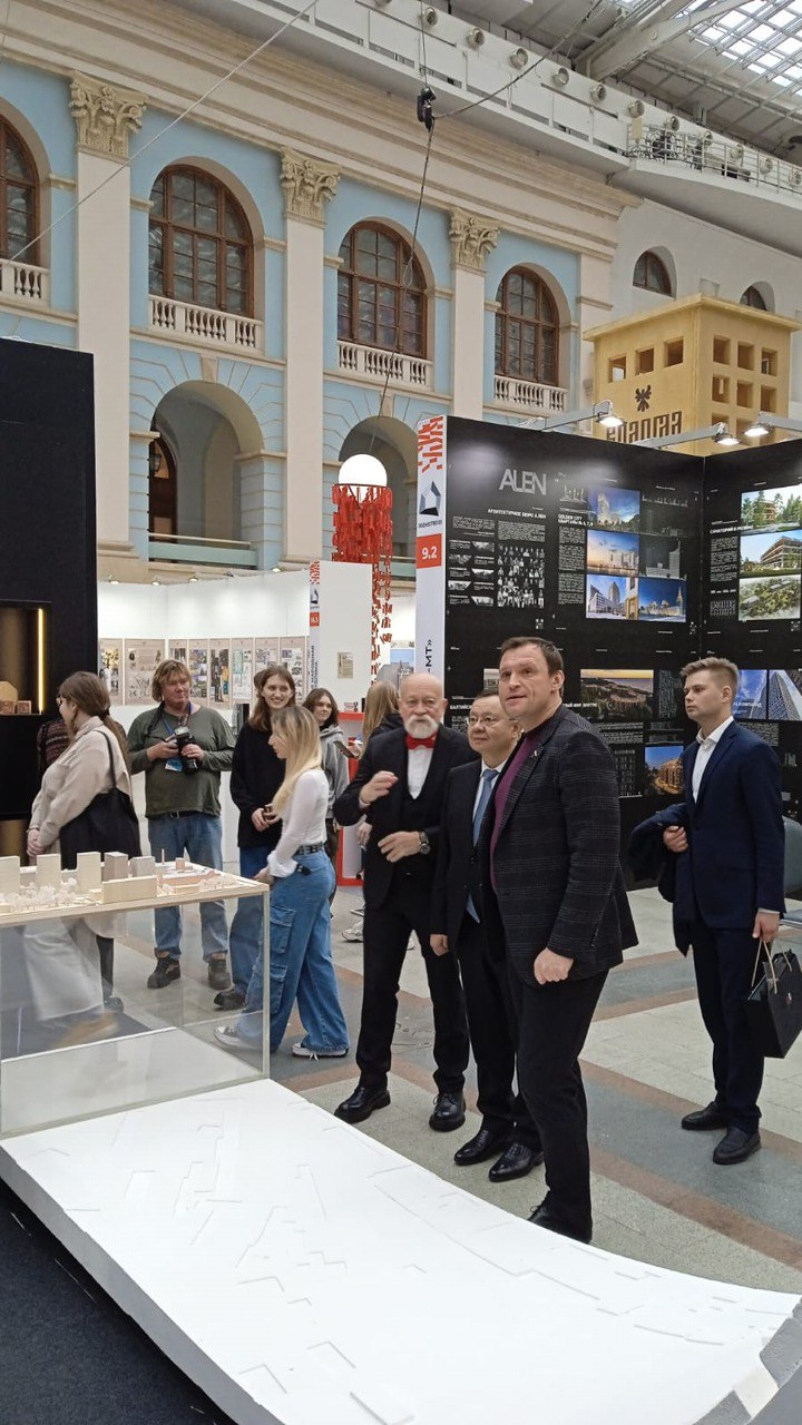 В работе 2 го дня архитектурного фестиваля «Зодчество» принял участие Глава Минстроя России Ирек Файзуллин