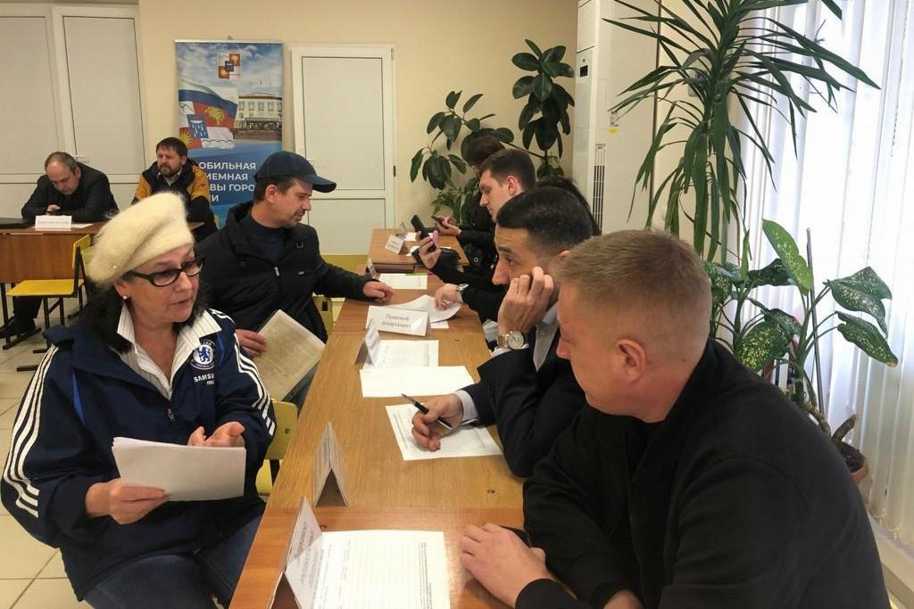 Специалисты мобильной приемной главы Сочи ответили на вопросы жителей села Измайловка