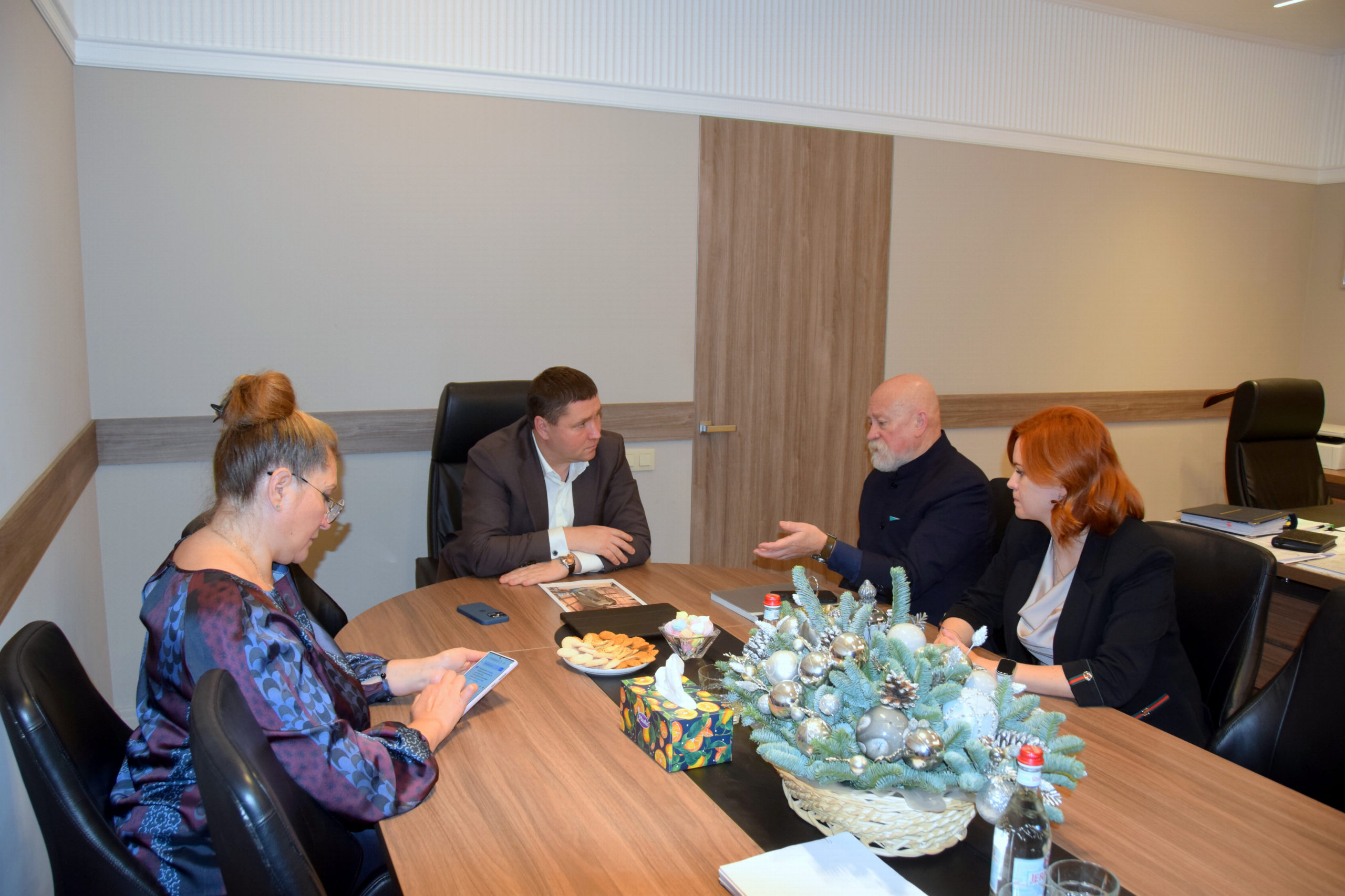 В Сочи состоялась рабочая встреча с президентом Союза архитекторов России Николаем Шумаковым
