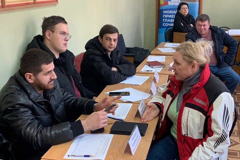 Специалисты мобильной приемной главы Сочи ответили на вопросы около 10 жителей Кудепстинского сельского округа