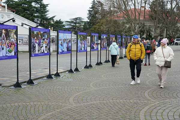 На площади Южного мола открылась фотовыставка «Летопись сочинской Олимпиады 2014 года»