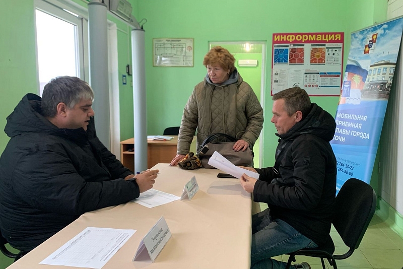 Специалисты мобильной приемной главы Сочи ответили на вопросы жителей Нижнешиловского сельского округа