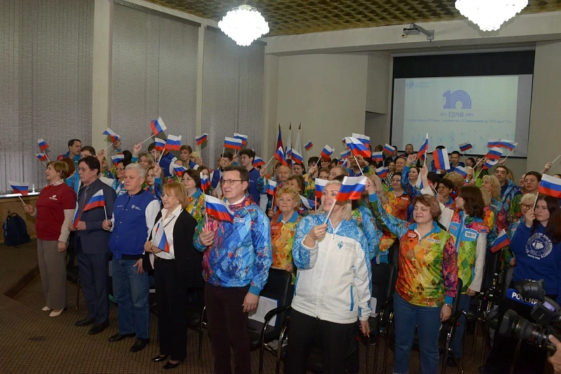 В Сочи открыли фотовыставку «Олимпийский путь волонтёров»