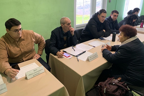 Специалисты мобильной приемной главы Сочи ответили на вопросы жителей Нижнешиловского сельского округа