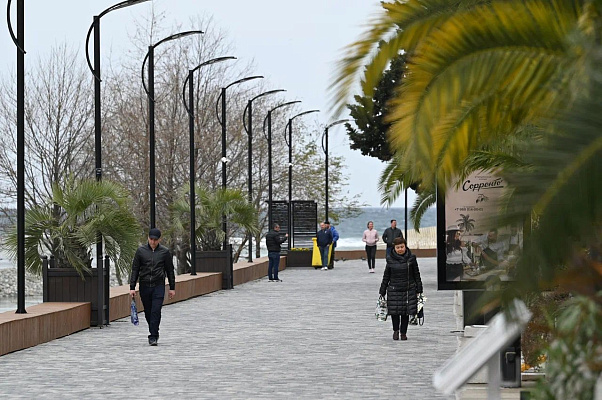 В Адлерском районе Сочи открыли морскую набережную после реконструкции
