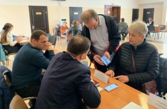 Специалисты мобильной приемной главы Сочи проконсультировали жителей ТОС «Черемушки»