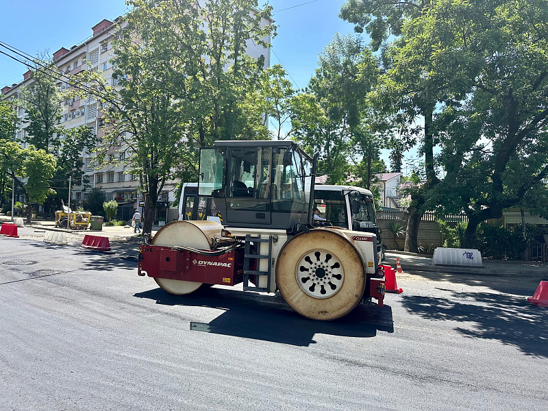 В Сочи на улице Роз завершили основные работы по нацпроекту «Безопасные качественные дороги»